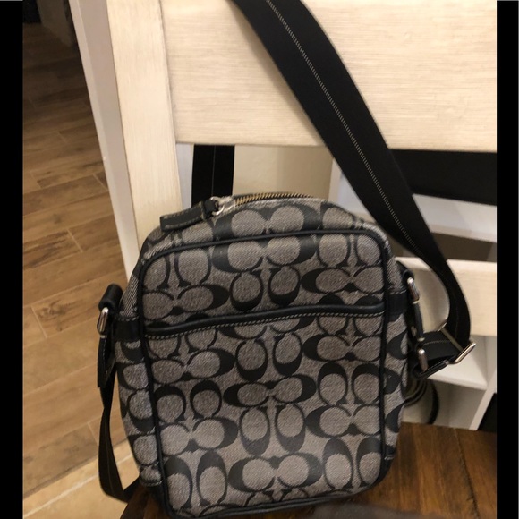 Gently Used Beautiful Coach Crossbody Bag - Picture 3 of 8